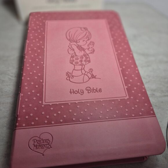 Precious Moments Girl's Bible, Pink Leather Soft 2021 Children's Bible In A Case - Picture 2 of 13